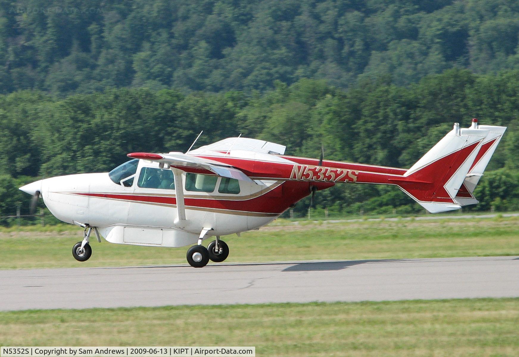 N5352S, 1966 Cessna 337A Super Skymaster C/N 337-0452, Arriving at the 2009 WRAP Fly-In Pancake Breakfast