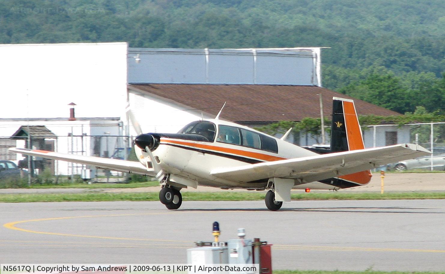 N5617Q, 1965 Mooney M20C Ranger C/N 3007, Arriving at the 2009 WRAP Fly-In Pancake Breakfast