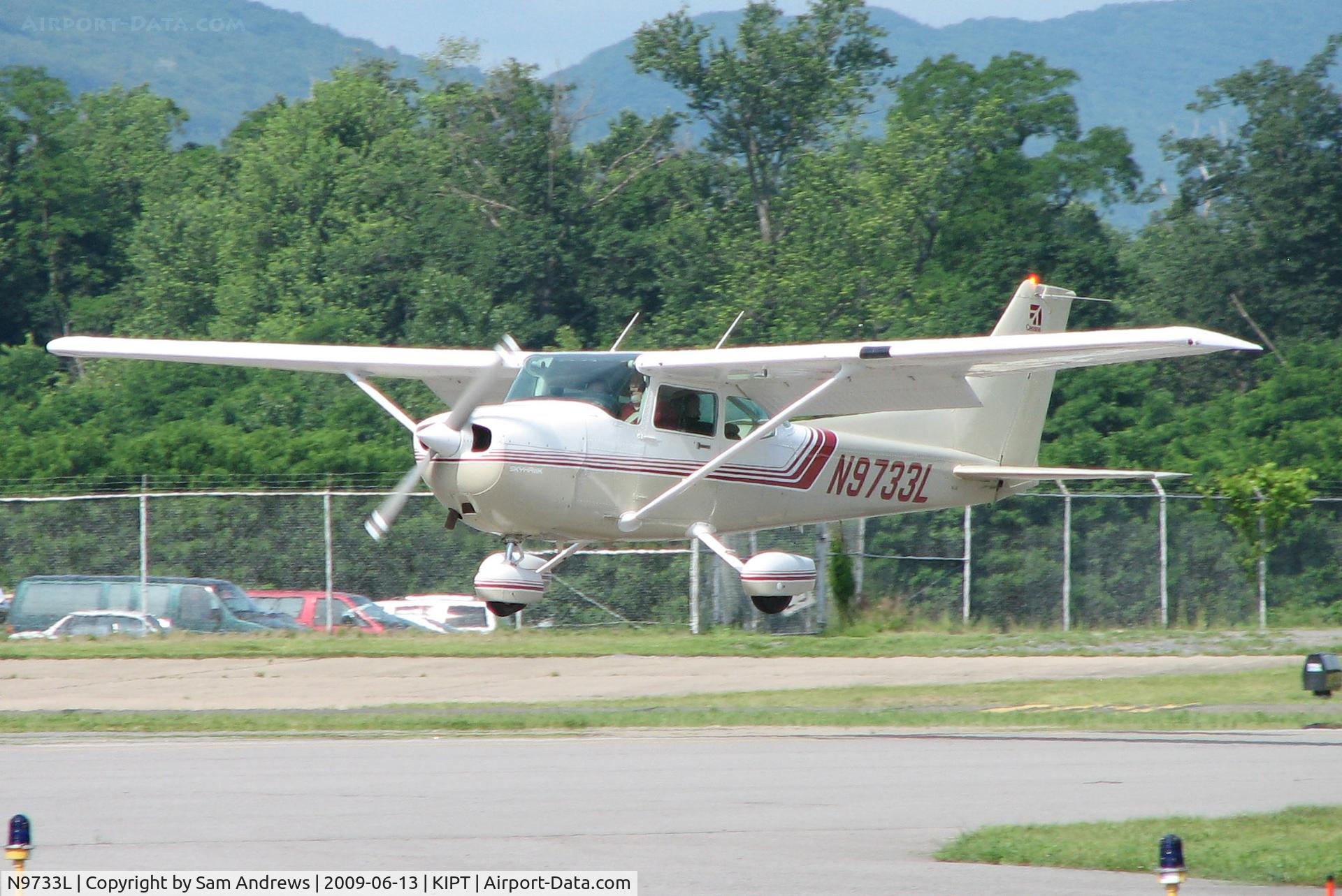 N9733L, 1986 Cessna 172P C/N 17276604, Arriving at the 2009 WRAP Fly-In Pancake Breakfast