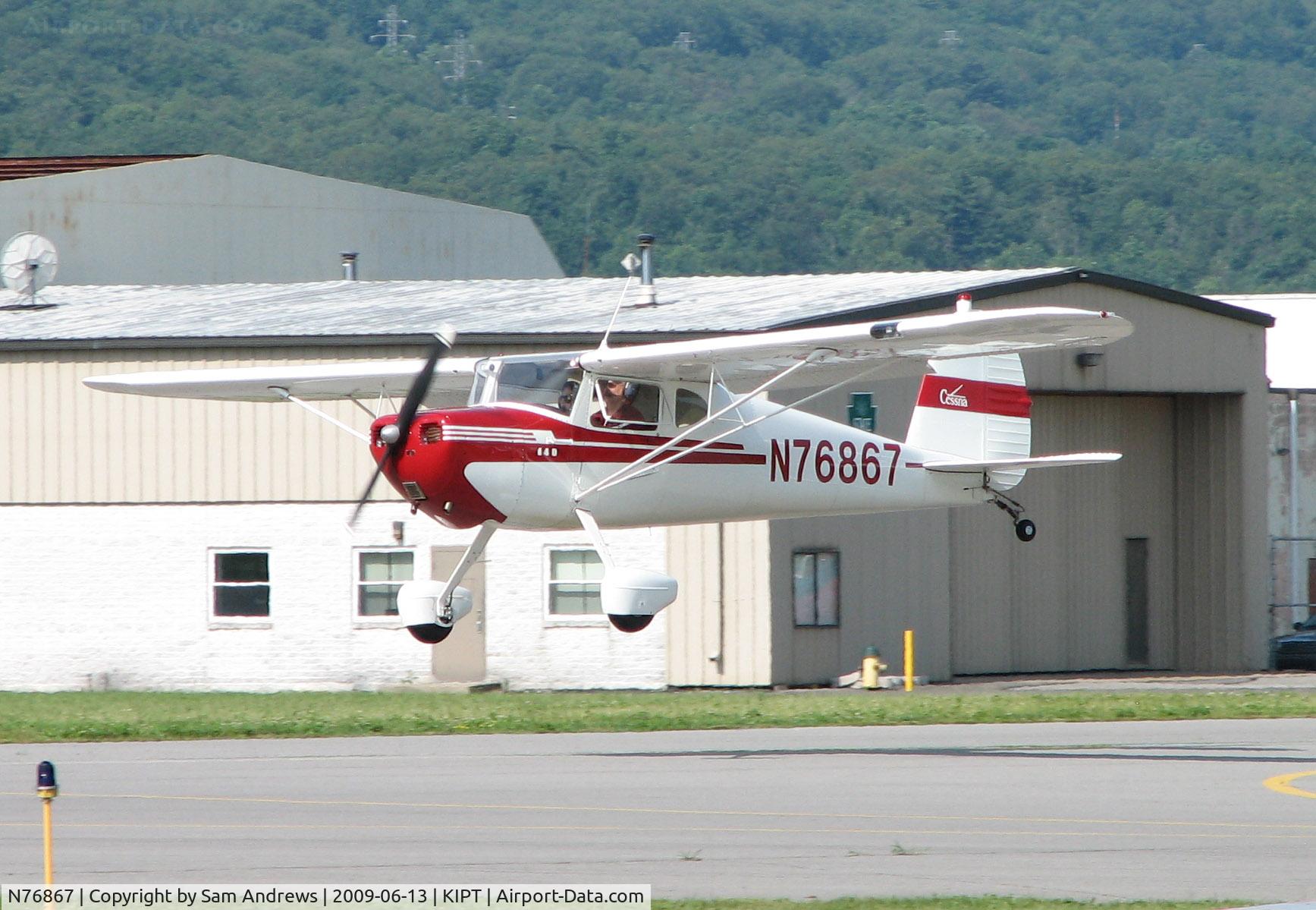 N76867, 1946 Cessna 140 C/N 11301, Arriving at the 2009 WRAP Fly-In Pancake Breakfast
