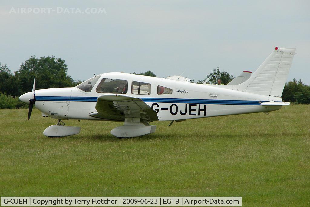G-OJEH, 1986 Piper PA-28-181 Cherokee Archer II C/N 28-8690051, Visitor to 2009 AeroExpo at Wycombe Air Park