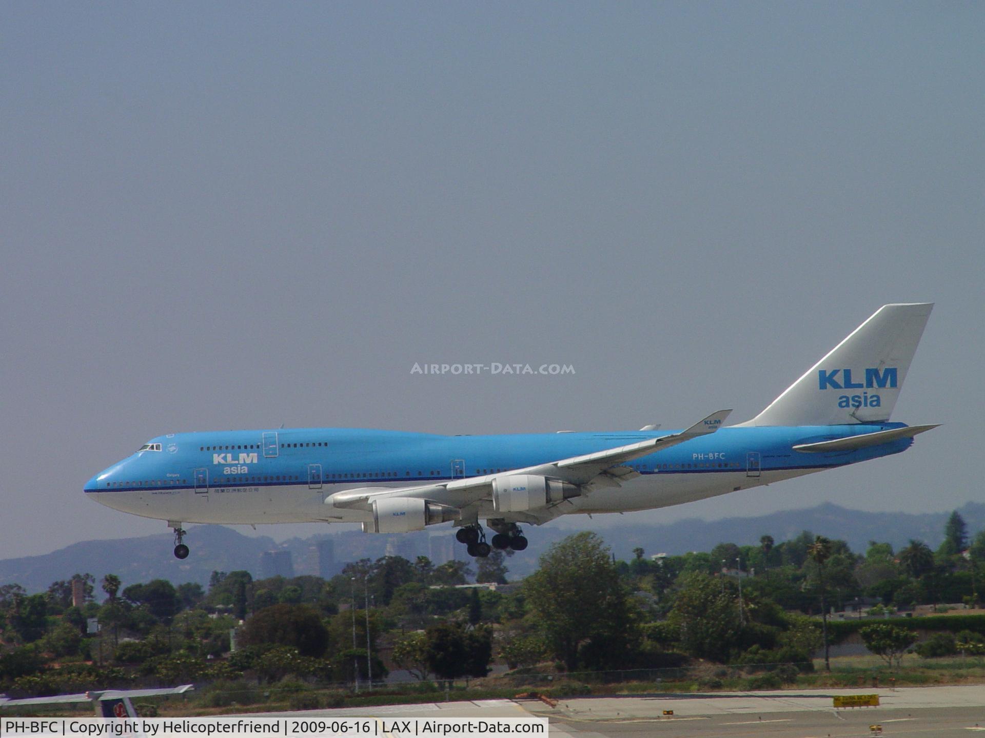 PH-BFC, 1989 Boeing 747-406BC C/N 23982, Landing on 24R