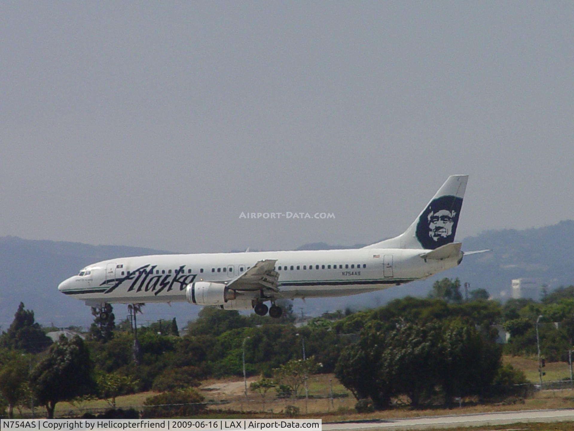 N754AS, 1992 Boeing 737-4Q8 C/N 25095, Landing 24R