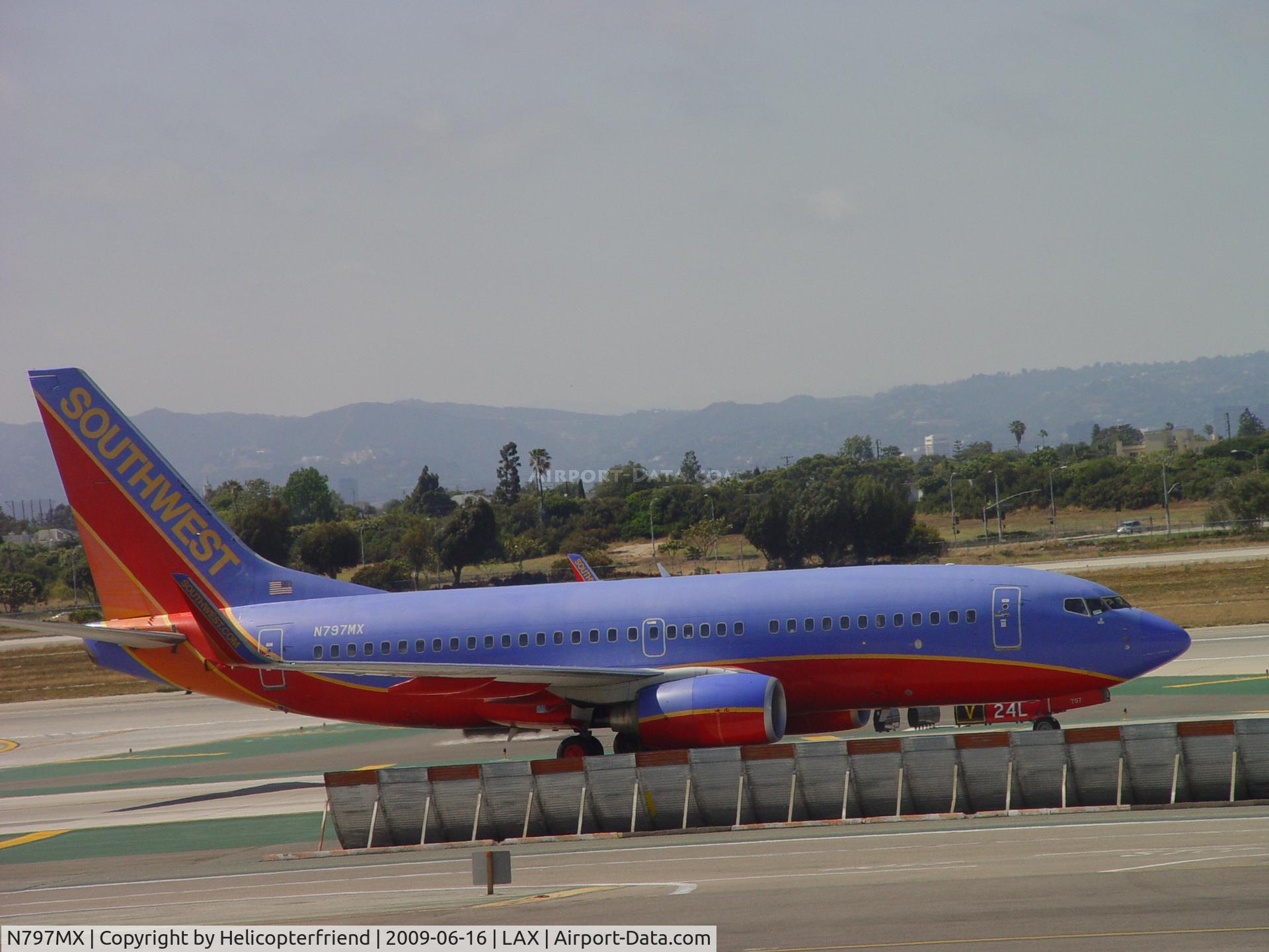N797MX, 2001 Boeing 737-7H4 C/N 27890, Taxiing to assigned gate at Terminal 1