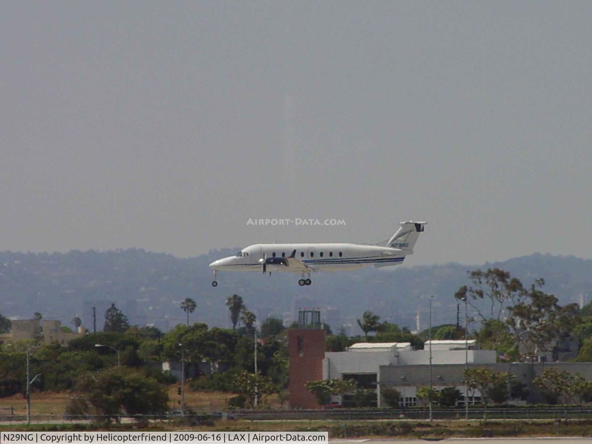N29NG, 1997 Beech 1900D C/N UE-303, Landing on 24R