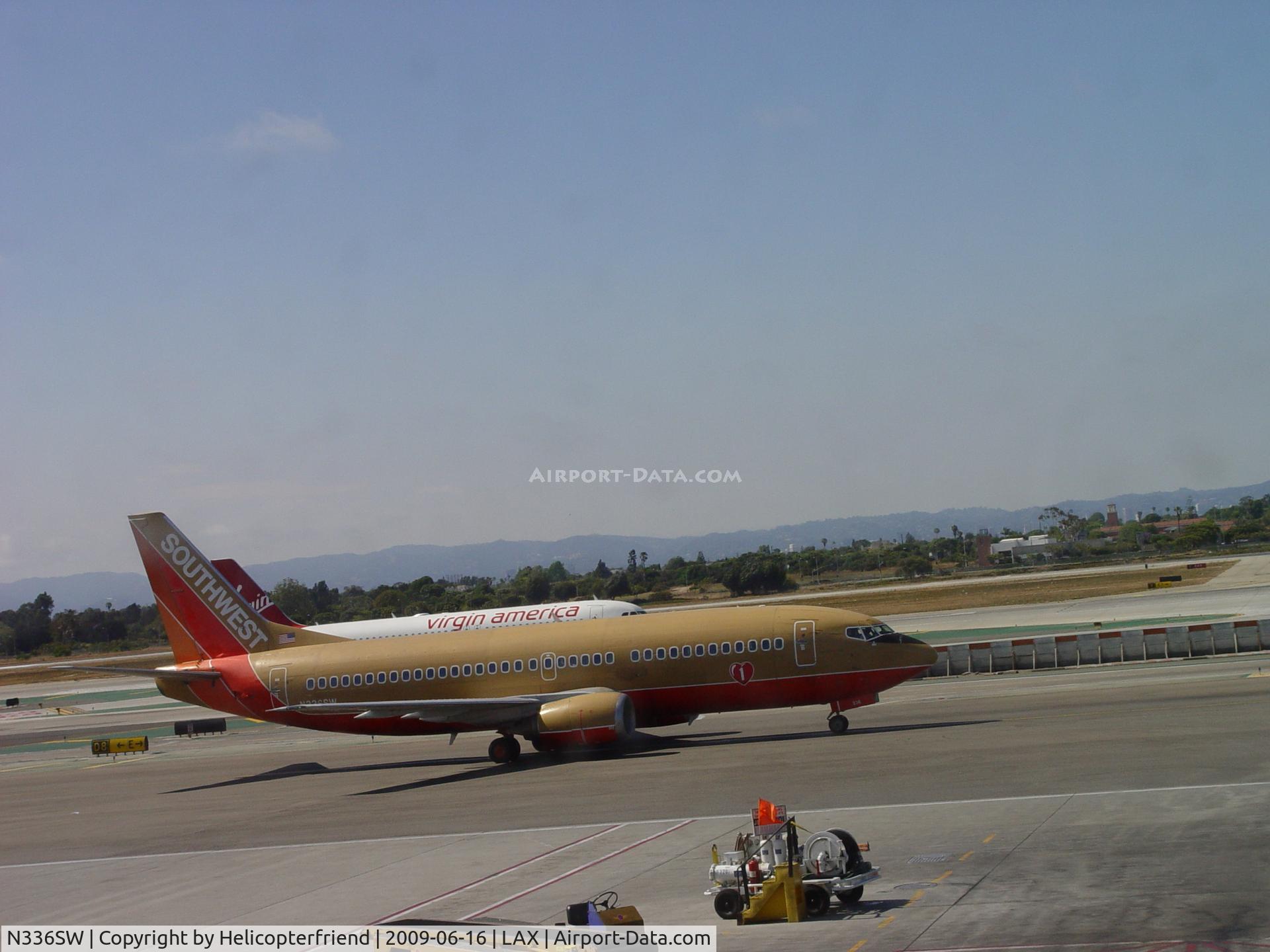 N336SW, 1988 Boeing 737-3H4 C/N 23940, Passing on the right of Virgin American N636VA