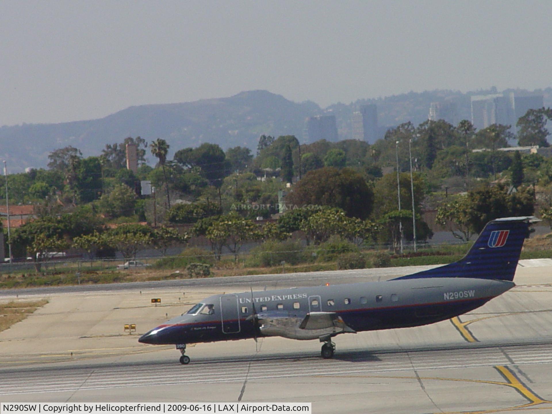 N290SW, 1996 Embraer EMB-120ER Brasilia C/N 120317, Awaiting take off clearence