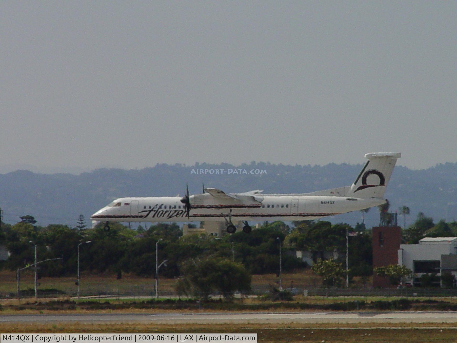N414QX, 2002 Bombardier DHC-8-402 Dash 8 C/N 4061, Landing 24R