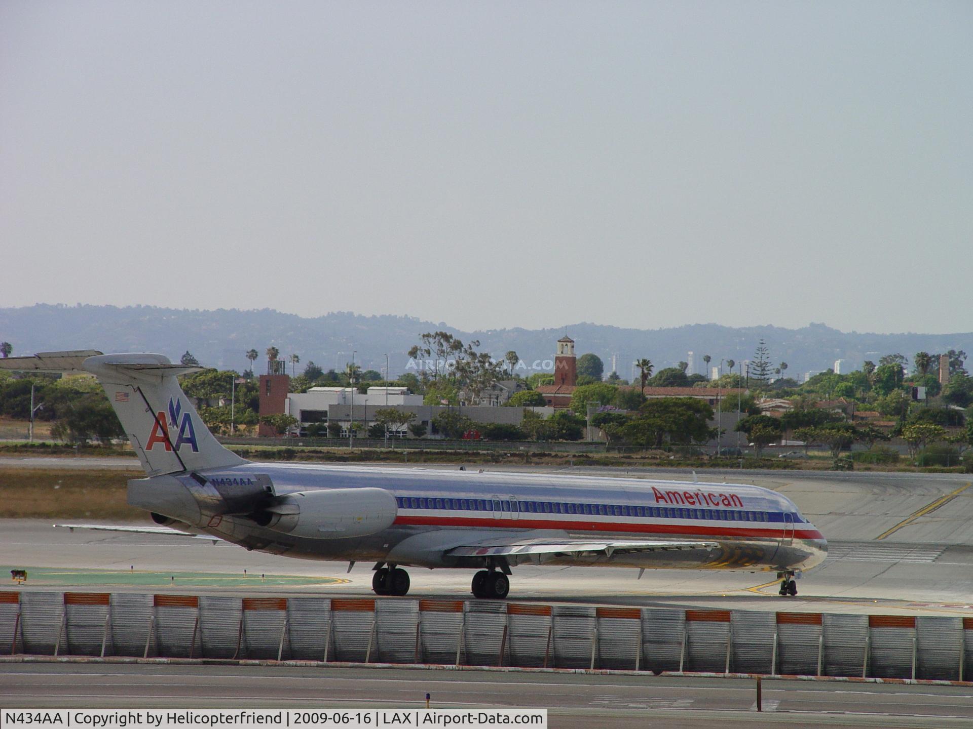 N434AA, 1987 McDonnell Douglas MD-83 (DC-9-83) C/N 49452, Taxiing onto Runway 24L for take off