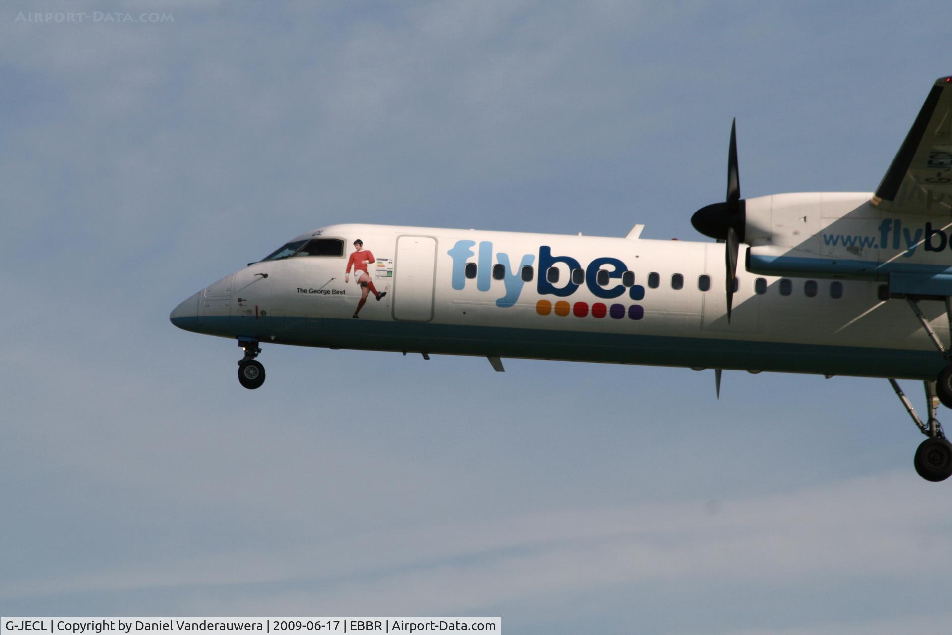 G-JECL, 2005 De Havilland Canada DHC-8-402Q Dash 8 C/N 4114, flight BE7181 is descending to rwy 25L