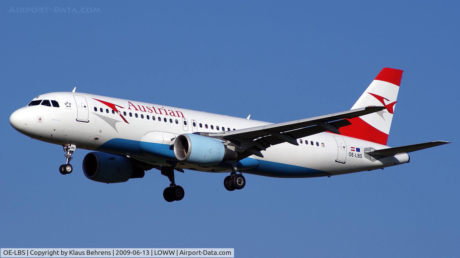 OE-LBS, 2000 Airbus A320-214 C/N 1189, OS Airbus A 320 is coming back from a trip.