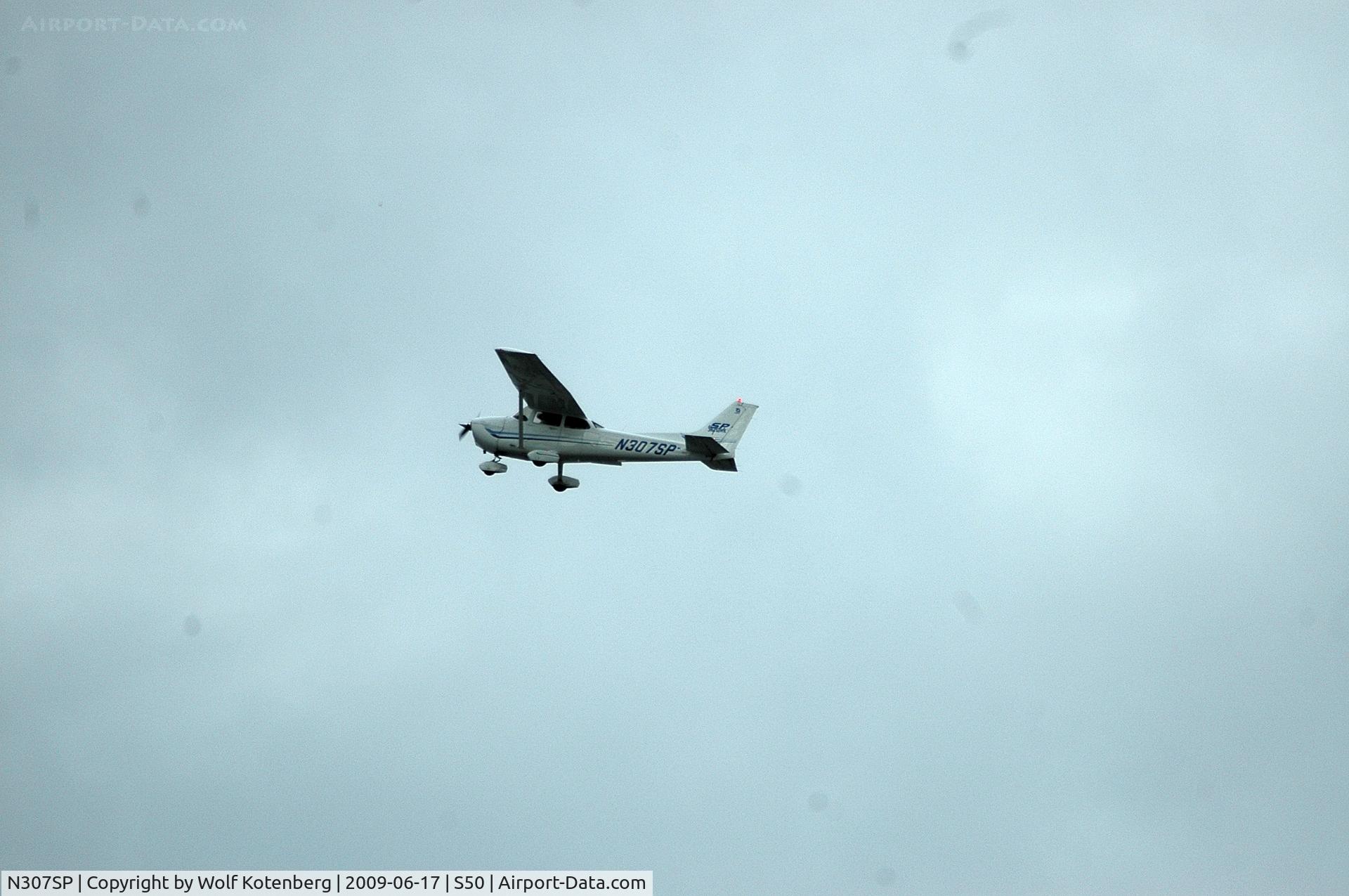 N307SP, 2003 Cessna 172S C/N 172S9486, pattern flying