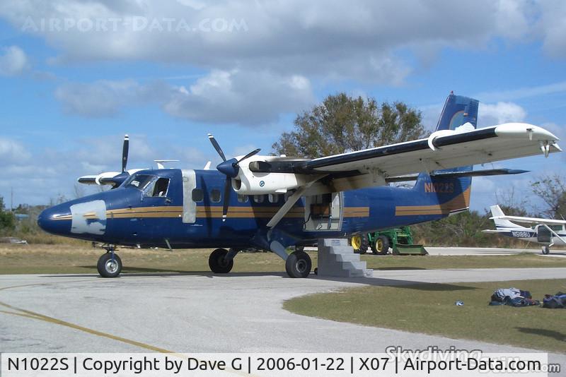 N1022S, 1967 De Havilland Canada DHC-6-100 Twin Otter C/N 79, Prior to the standard Fayard Enterprises paint scheme