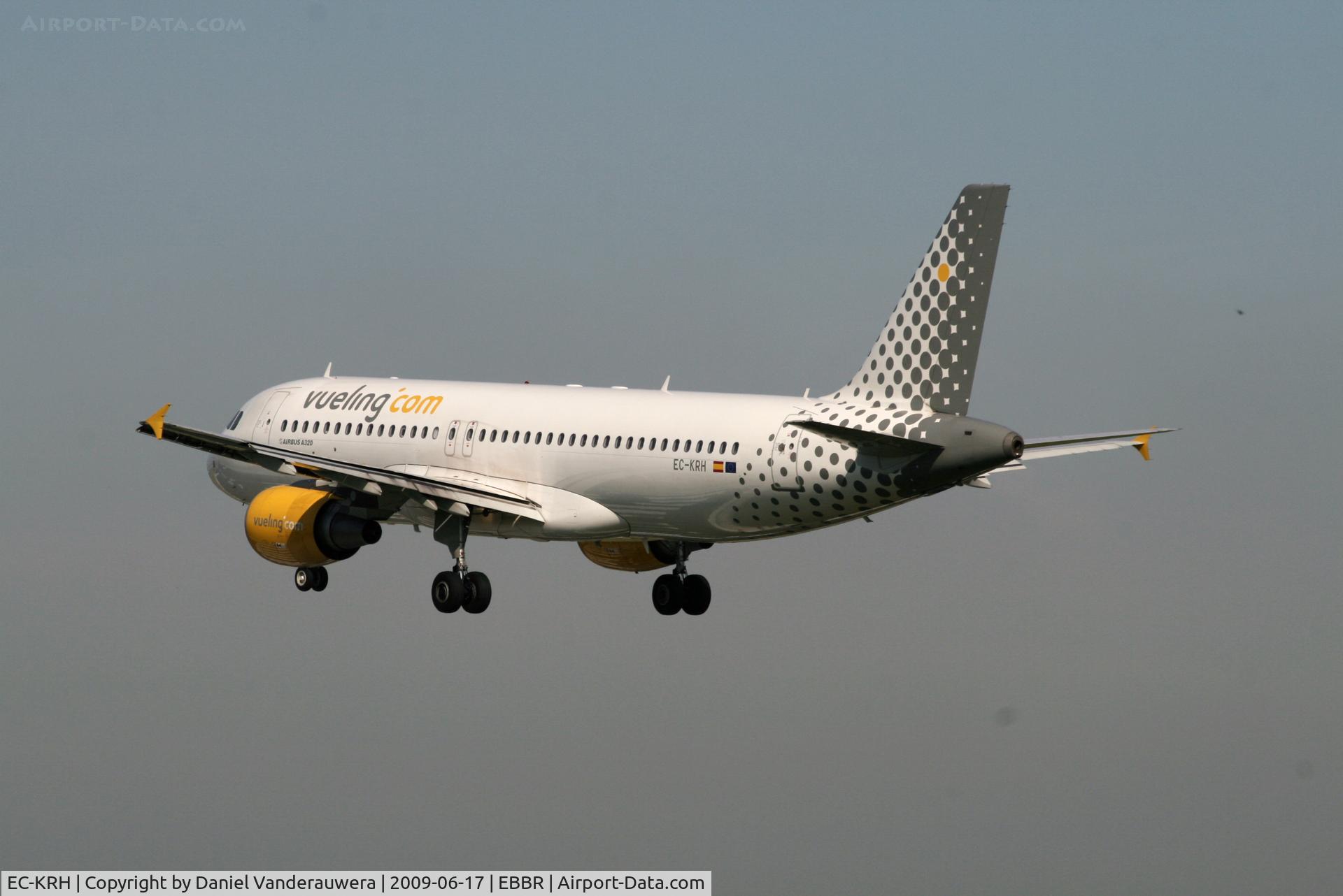 EC-KRH, 2008 Airbus A320-214 C/N 3529, flight VY5210 is descending to rwy 25L