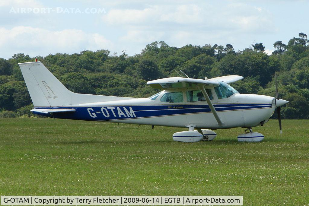 G-OTAM, 1974 Cessna 172M Skyhawk C/N 172-64098, Visitor to 2009 AeroExpo at Wycombe Air Park