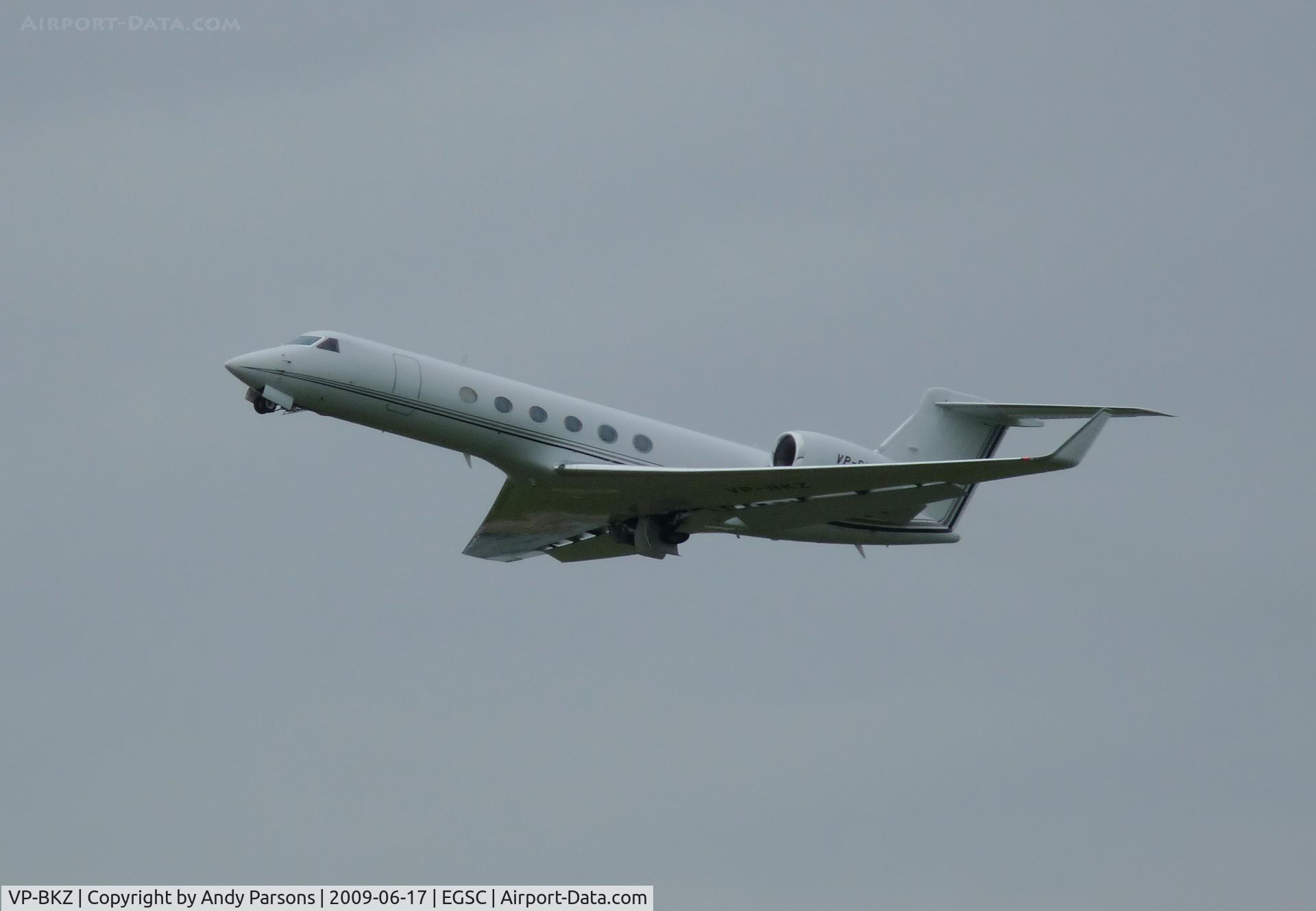 VP-BKZ, 2000 Gulfstream Aerospace G-V C/N 602, Departing Cambridge