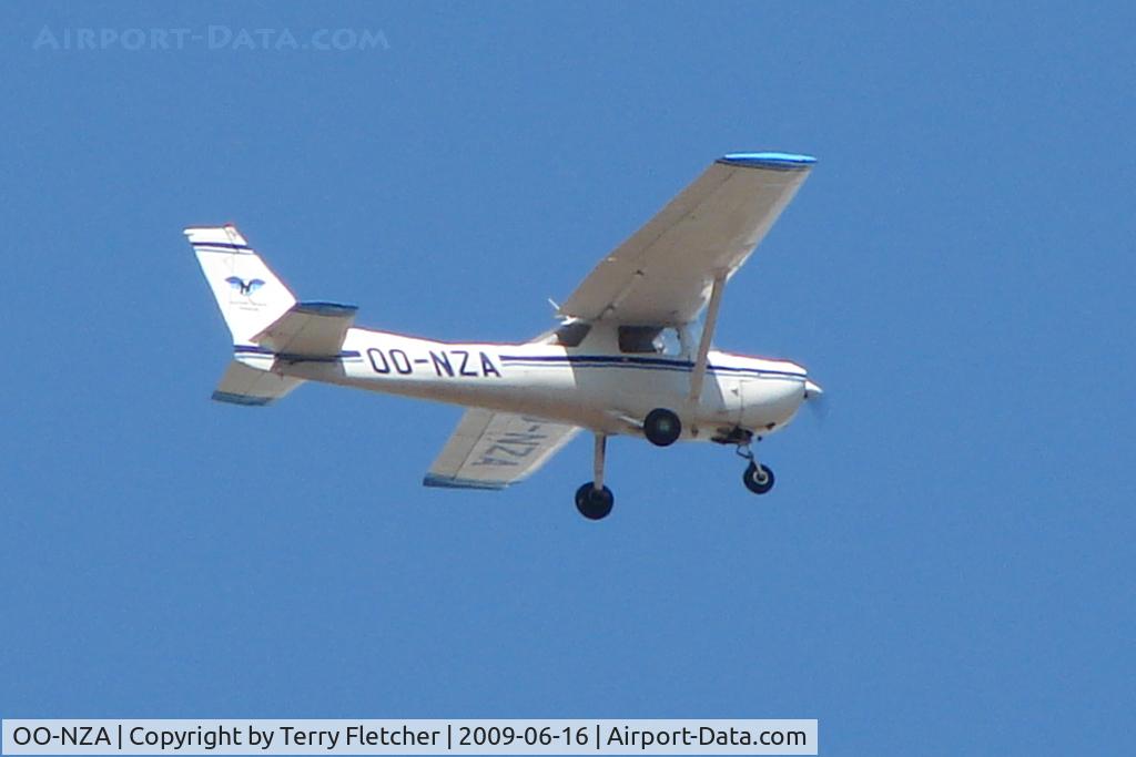 OO-NZA, 1977 Reims FRA150M Aerobat Aerobat C/N FRA150-0336, Overflying the City of Brugges, Belgium