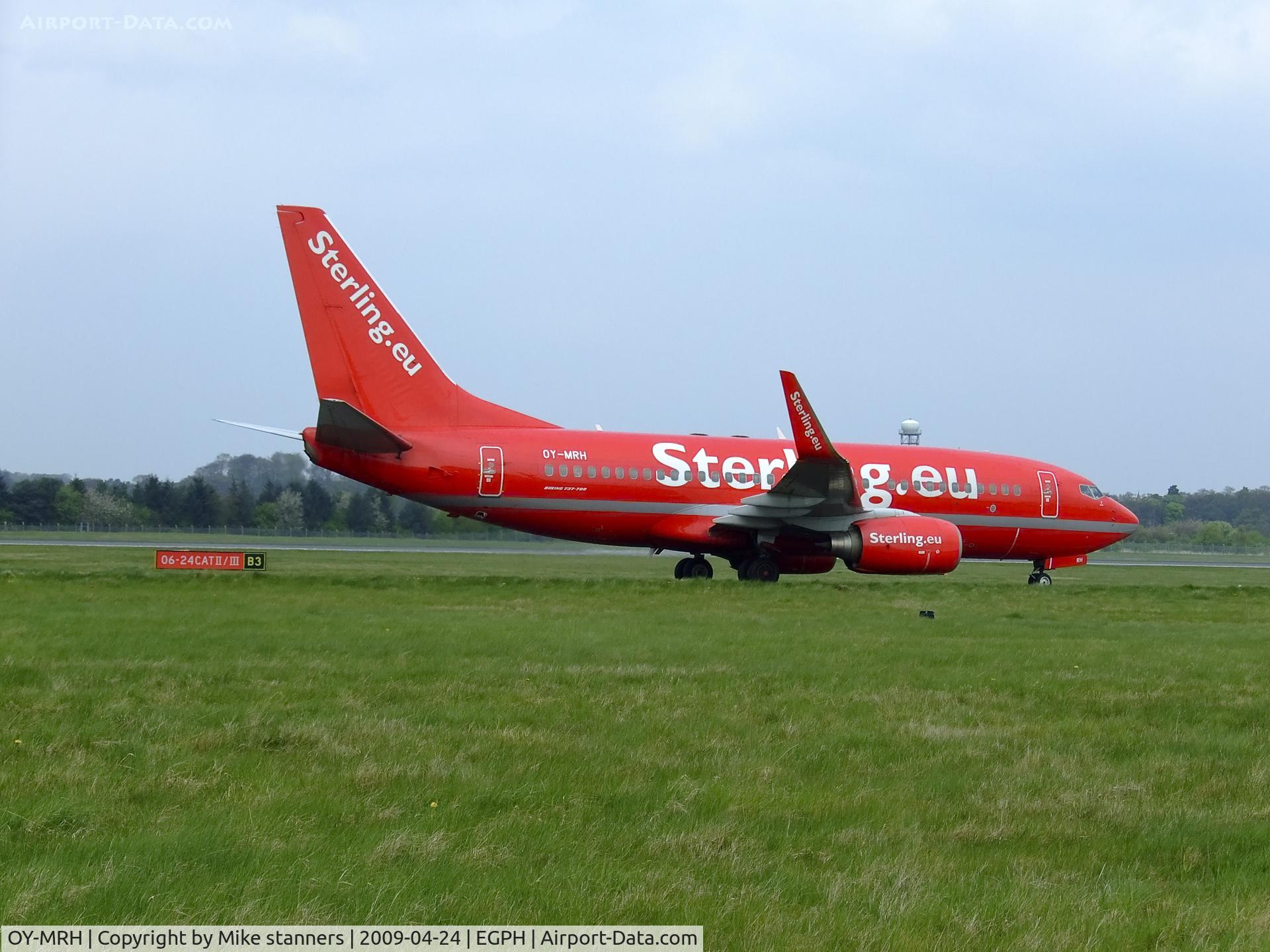 OY-MRH, 2000 Boeing 737-7L9 C/N 28013, Cimber/sterling arrives at EDI from CPH