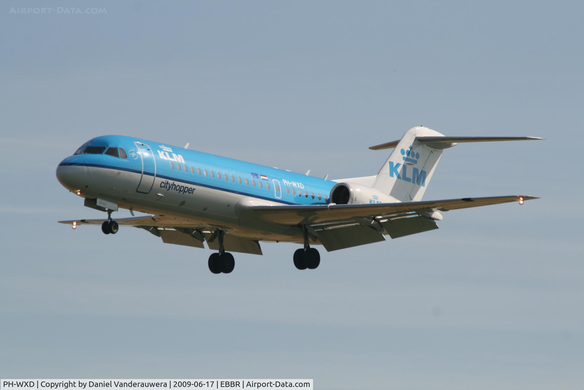 PH-WXD, 1995 Fokker 70 (F-28-0070) C/N 11563, arrival of flight KL1723 to rwy 25L