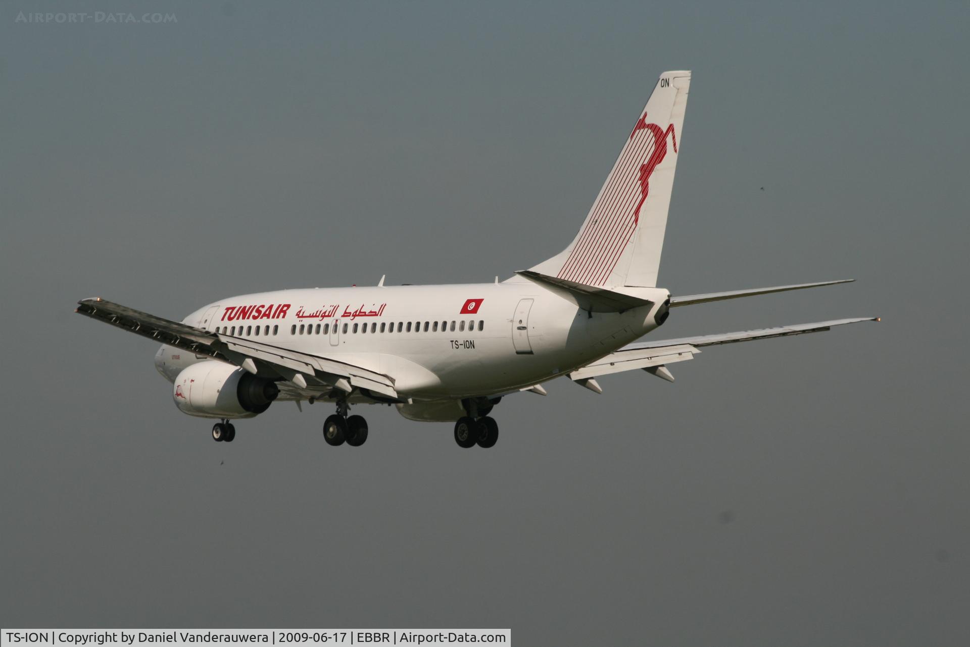 TS-ION, 2000 Boeing 737-6H3 C/N 29499, flight TU8432 is descending to rwy 25L
