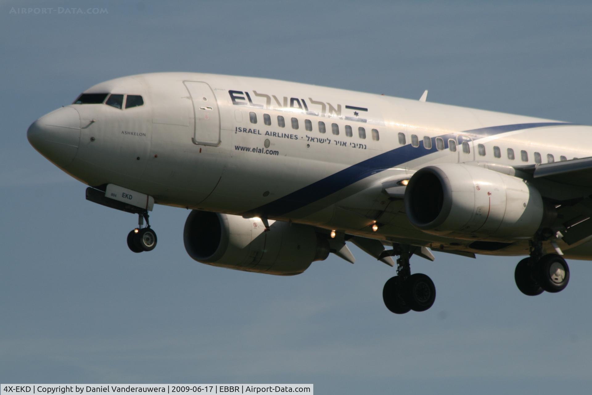 4X-EKD, 1999 Boeing 737-758 C/N 29960, arrival of flight LY331 to rwy 25L - addition of internet address