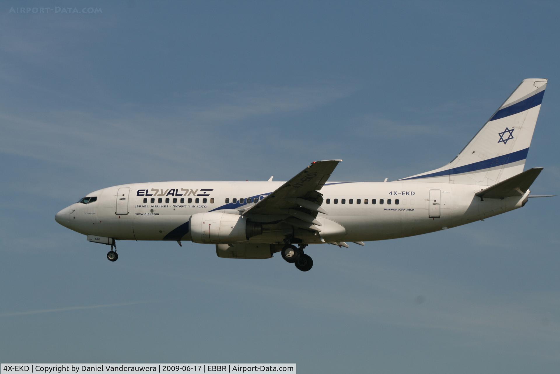 4X-EKD, 1999 Boeing 737-758 C/N 29960, flight LY331 is descending to rwy 25L
