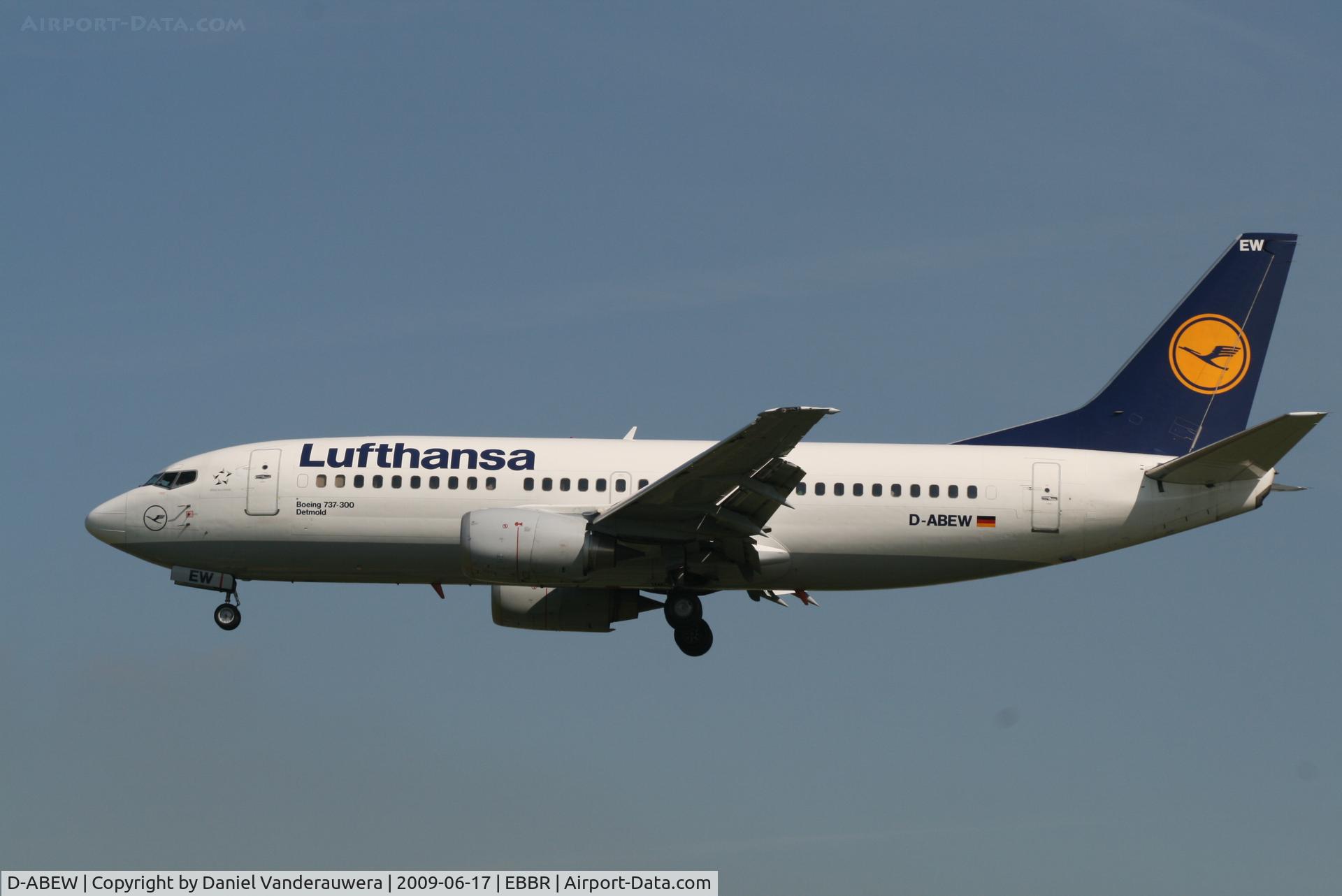 D-ABEW, 1995 Boeing 737-330 C/N 27905, arrival of flight LH4572 to rwy 25L