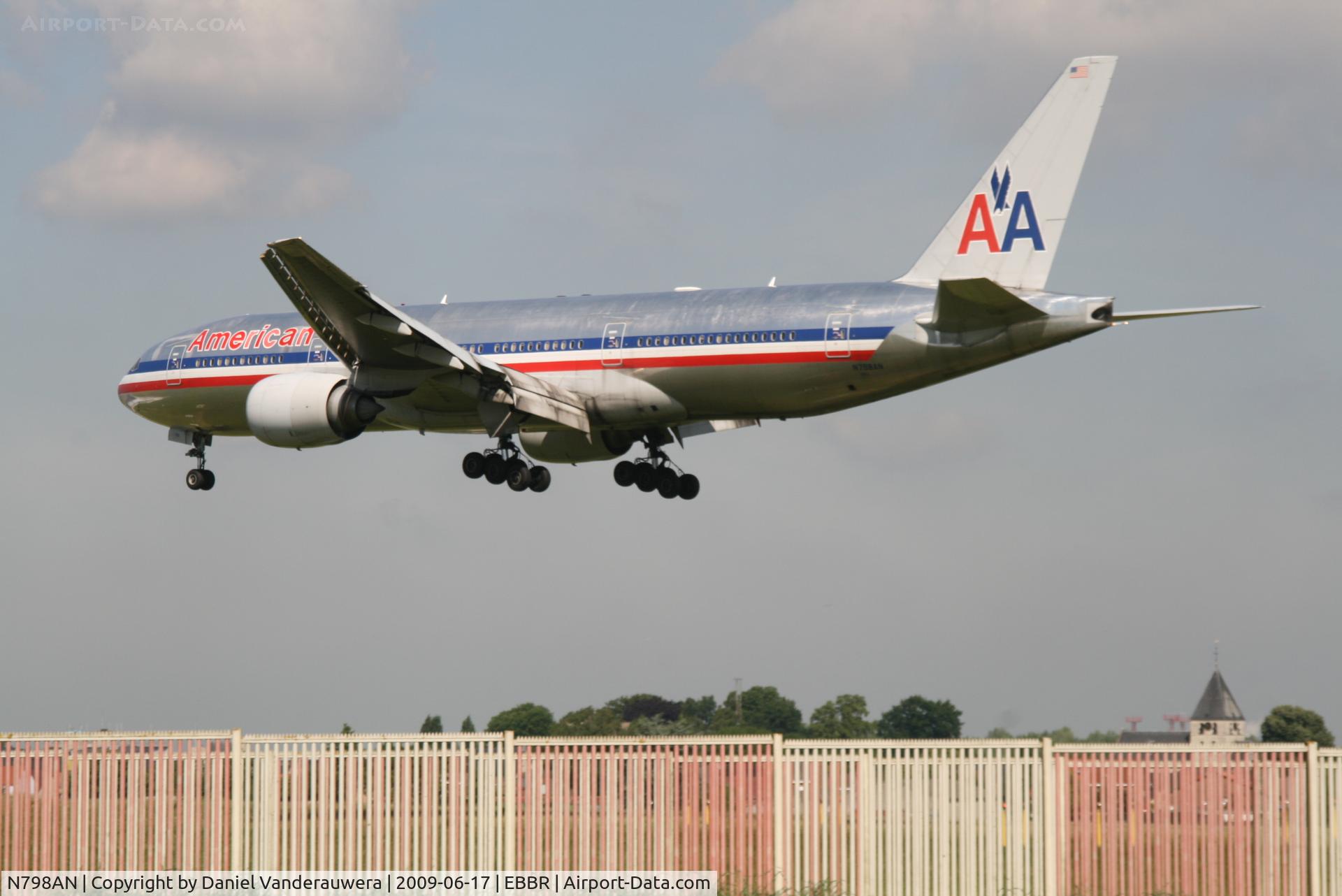 N798AN, 2001 Boeing 777-223 C/N 30797, Flight AA088 is descending to rwy 25L