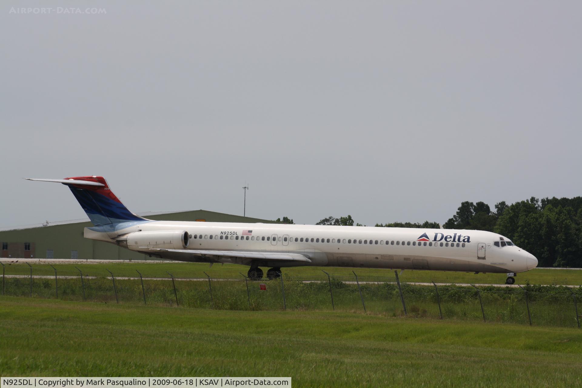 N925DL, 1988 McDonnell Douglas MD-88 C/N 49712, MD-88