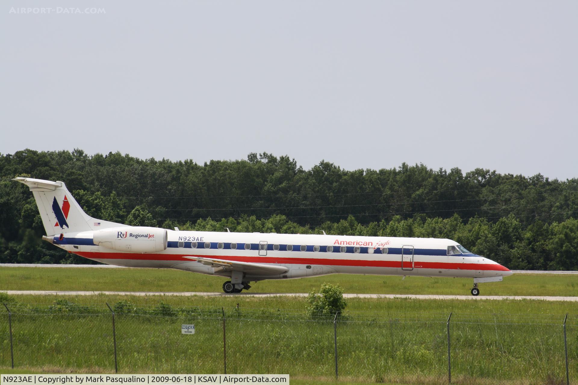 N923AE, 2005 Embraer ERJ-145LR (EMB-145LR) C/N 14500907, EMB-145LR