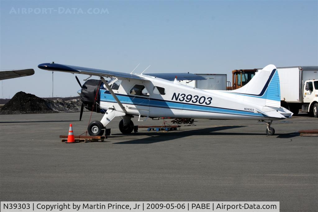 N39303, De Havilland Canada DHC-2 Beaver Mk.1 C/N 1221, Waiting for another flight