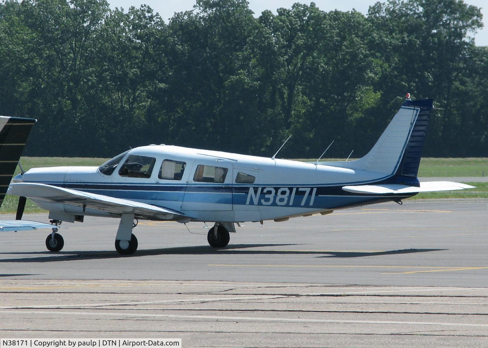 N38171, 1977 Piper PA-32R-300 Cherokee Lance C/N 32R-7780392, Parked at Downtown Shreveport. This photo was taken seven days before the aircraft crashed on take-off at Gaston's White River Resort Airport, Arkansas (3M0) killing three of the five souls on board.