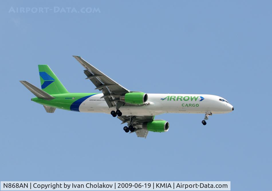 N868AN, 1990 Boeing 757-23APF C/N 24868, New paint scheme