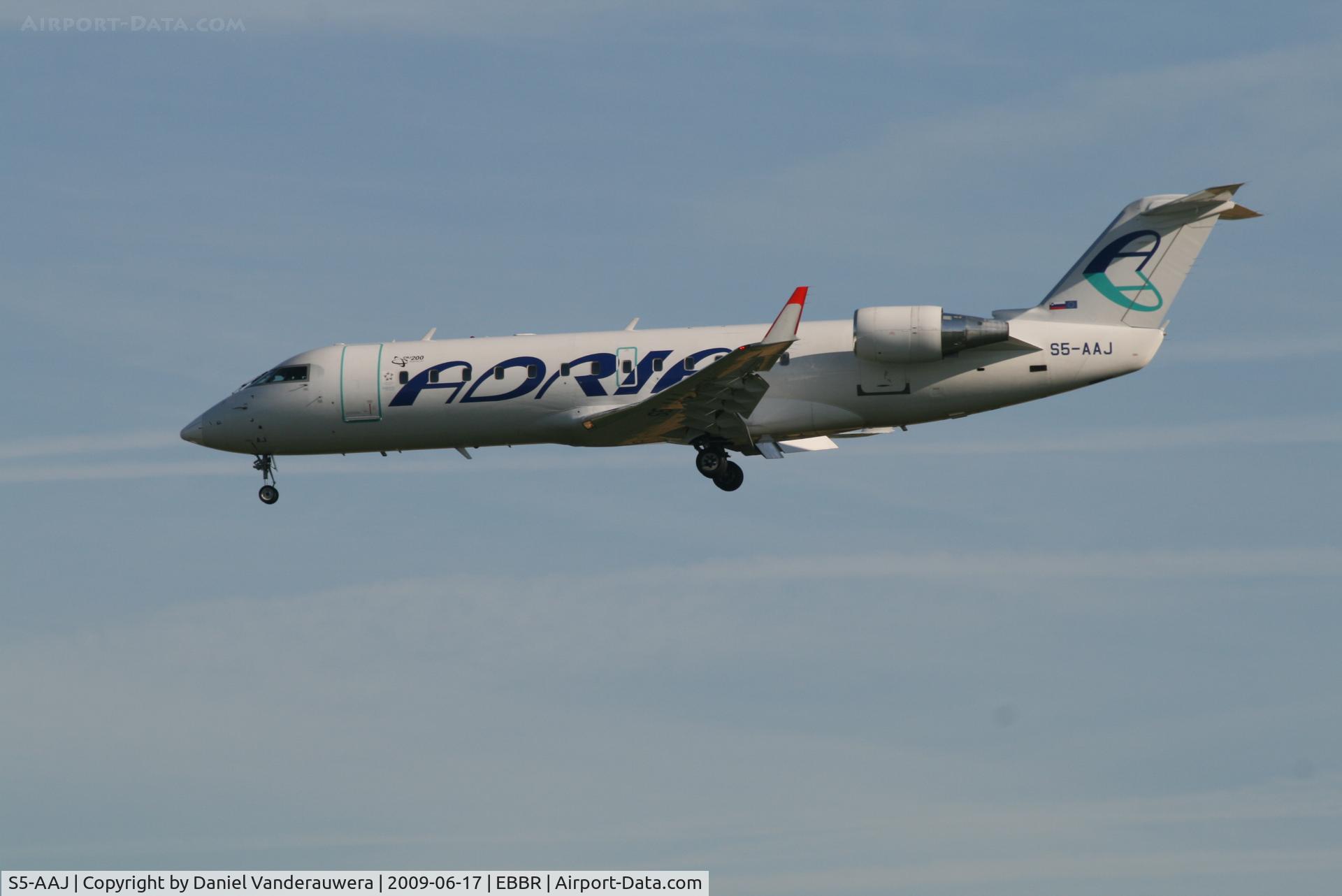 S5-AAJ, 2004 Bombardier CRJ-200ER (CL-600-2B19) C/N 8010, arrival of flight JP376 to rwy 25L
