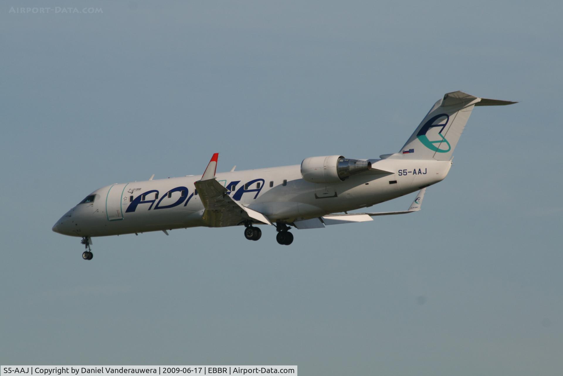 S5-AAJ, 2004 Bombardier CRJ-200ER (CL-600-2B19) C/N 8010, flight JP376 is descending to rwy 25L