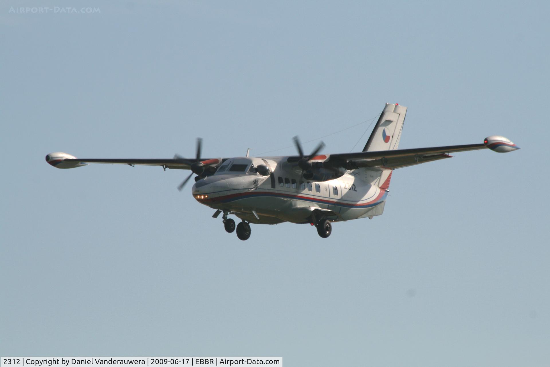 2312, Let L410UVP-E Turbolet C/N 892312, Arriving to rwy 25L
