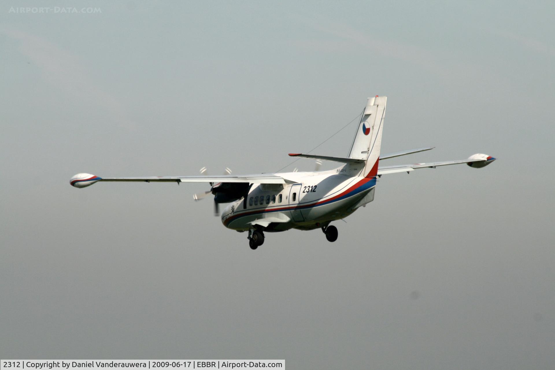2312, Let L410UVP-E Turbolet C/N 892312, several seconds before landing on rwy 25L