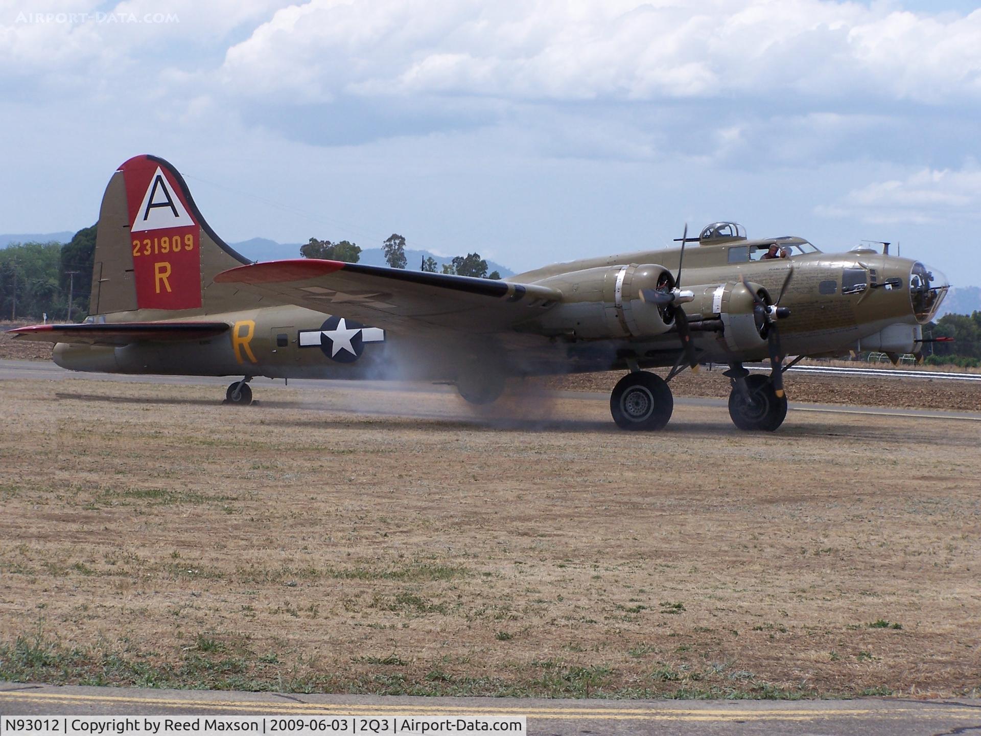 N93012, 1944 Boeing B-17G-30-BO Flying Fortress C/N 32264, Start up