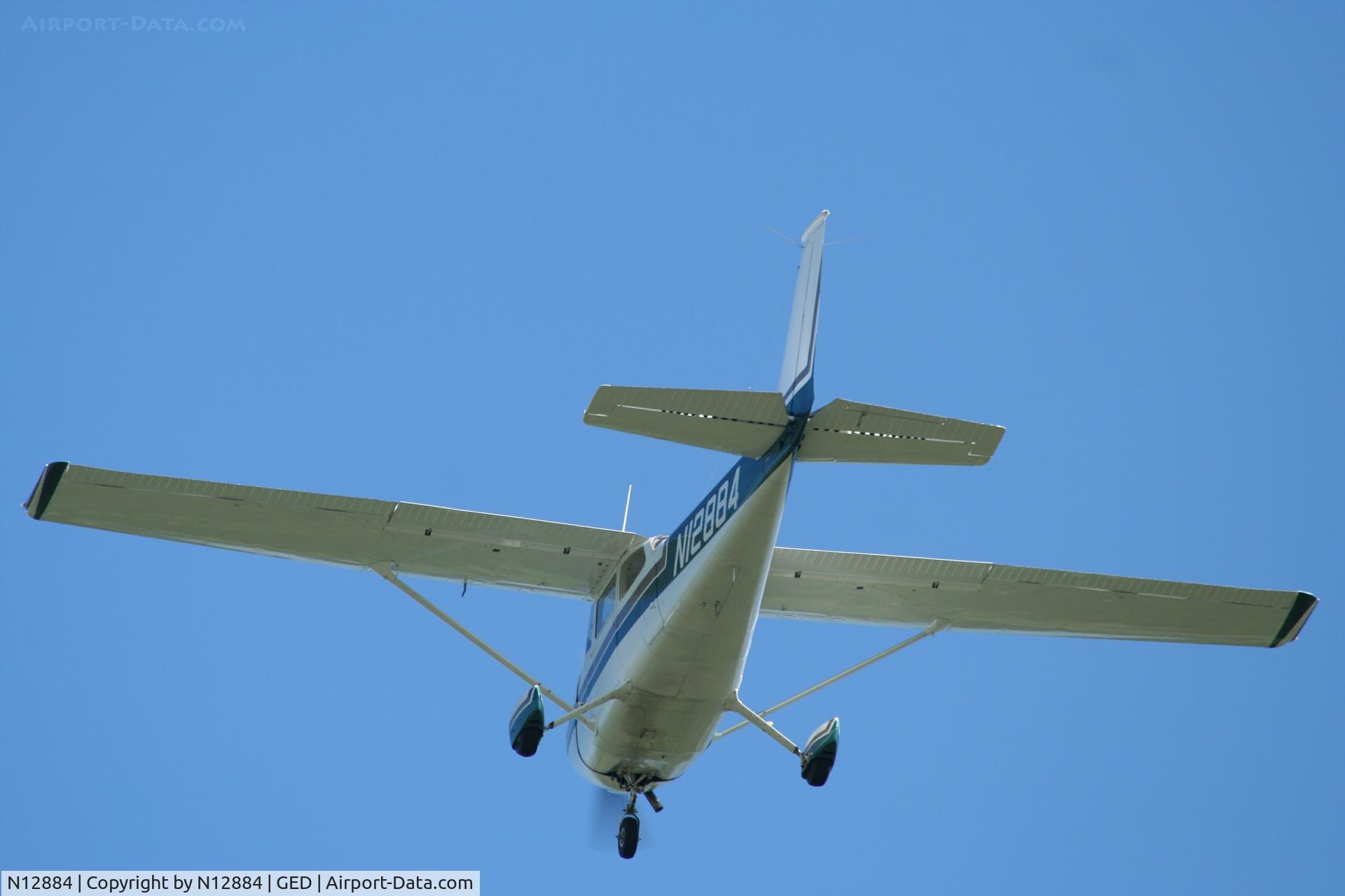 N12884, 1973 Cessna 172M C/N 17262341, Taking off from GED