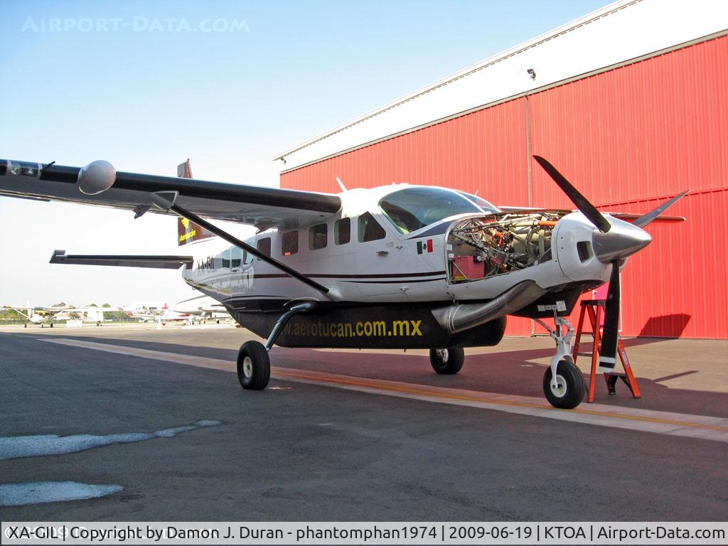 XA-GIL, Cessna 208B Grand Caravan C/N 208B-1088, Getting serviced at SWS at KTOA