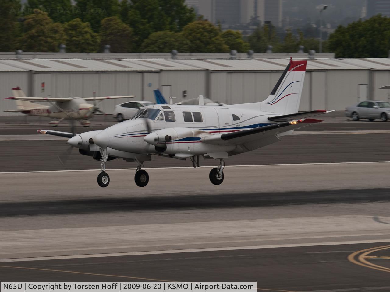 N65U, 1967 Beech 65-A90-1 C/N LM-87, N65U arriving on RWY 21