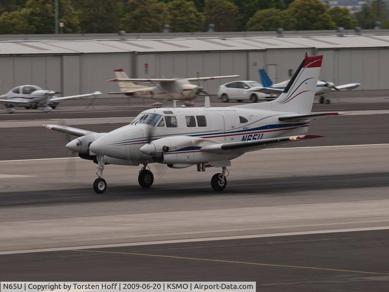 N65U, 1967 Beech 65-A90-1 C/N LM-87, N65U departing from RWY 21