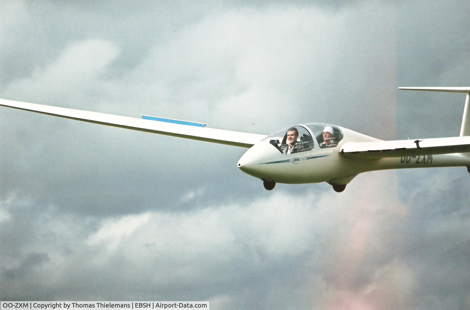 OO-ZXM, 1992 Schleicher ASK-21 C/N 21535, passenger Eén-presentator Kobe Ilsen voor Vlaanderen Vakantieland