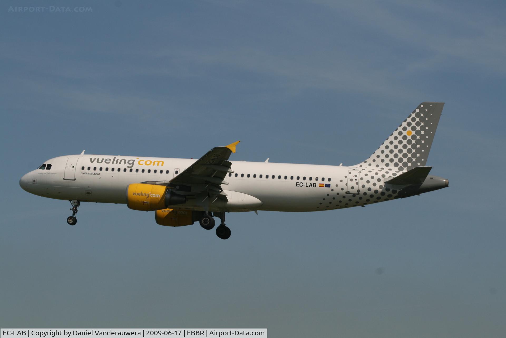 EC-LAB, 2006 Airbus A320-214 C/N 2761, arrival of flight VY7060 to rwy 25L