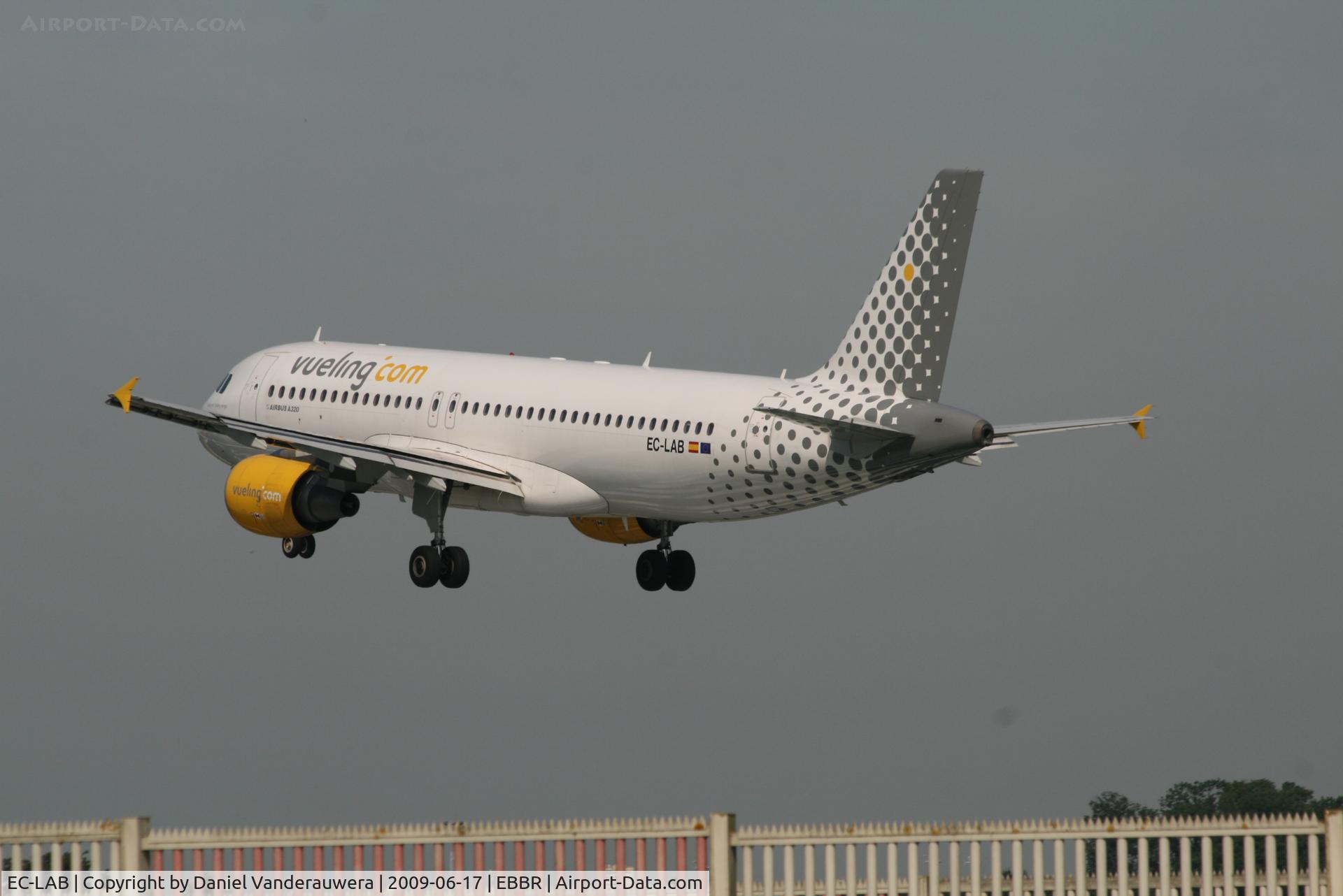EC-LAB, 2006 Airbus A320-214 C/N 2761, flight VY7060 is descending to rwy 25L