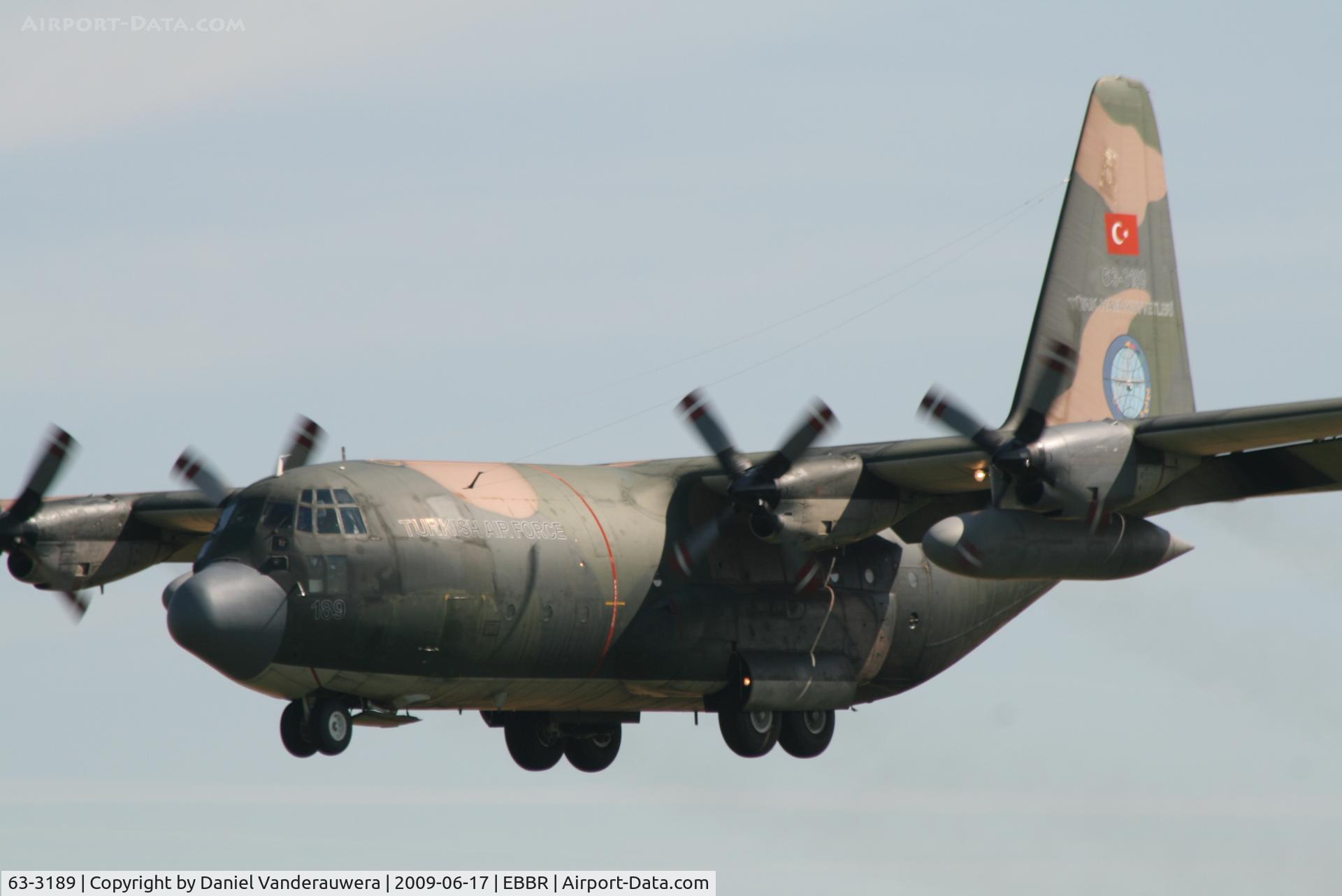 63-3189, Lockheed C-130E Hercules C/N 382-4016, Arriving to rwy 25L