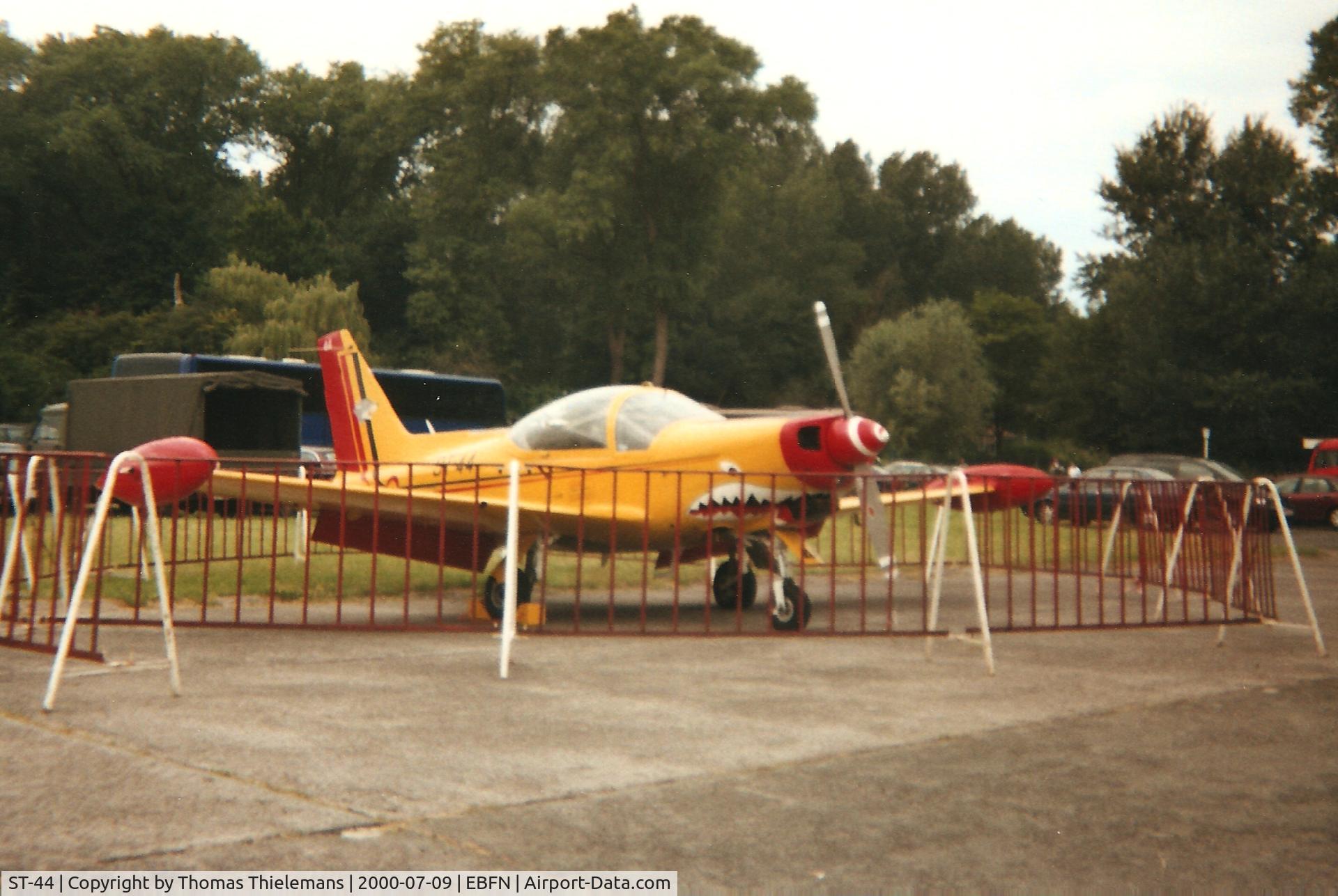 ST-44, SIAI-Marchetti SF-260D C/N 844, Koksijde International Airshow 2000