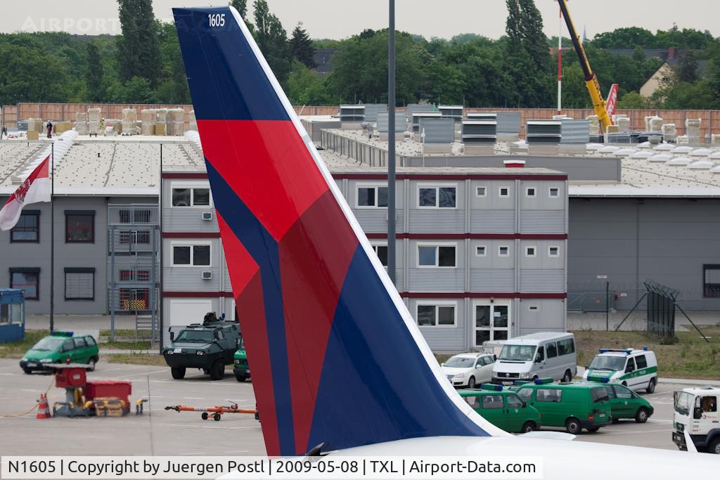 N1605, 1999 Boeing 767-332 C/N 30198, Boeing 767-332