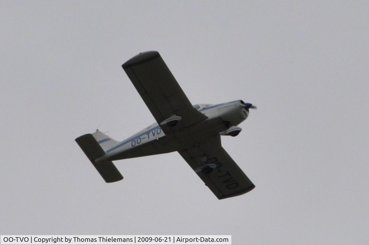 OO-TVO, 1972 Piper PA-28-140 Cherokee F C/N 28-7325008, in flight