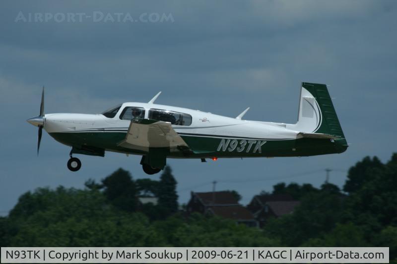N93TK, 2005 Mooney M20R Ovation C/N 29-0360, N93TK Leaving KAGC